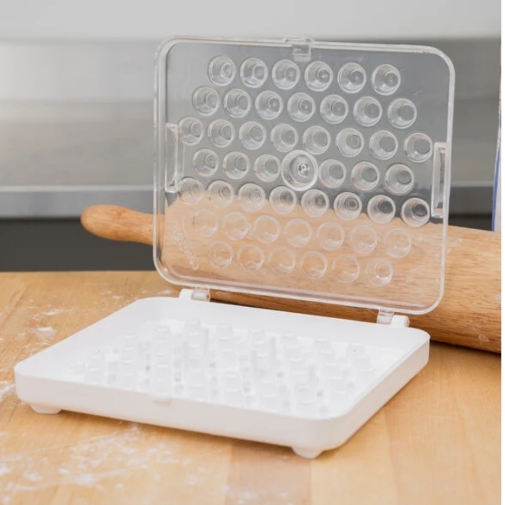 Ateco Storage Case That Holds 27 Stainless Steel Decorating Tips